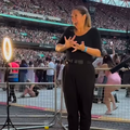 SIGN LANGUAGE INTERPRETER TAYLOR SWIFT